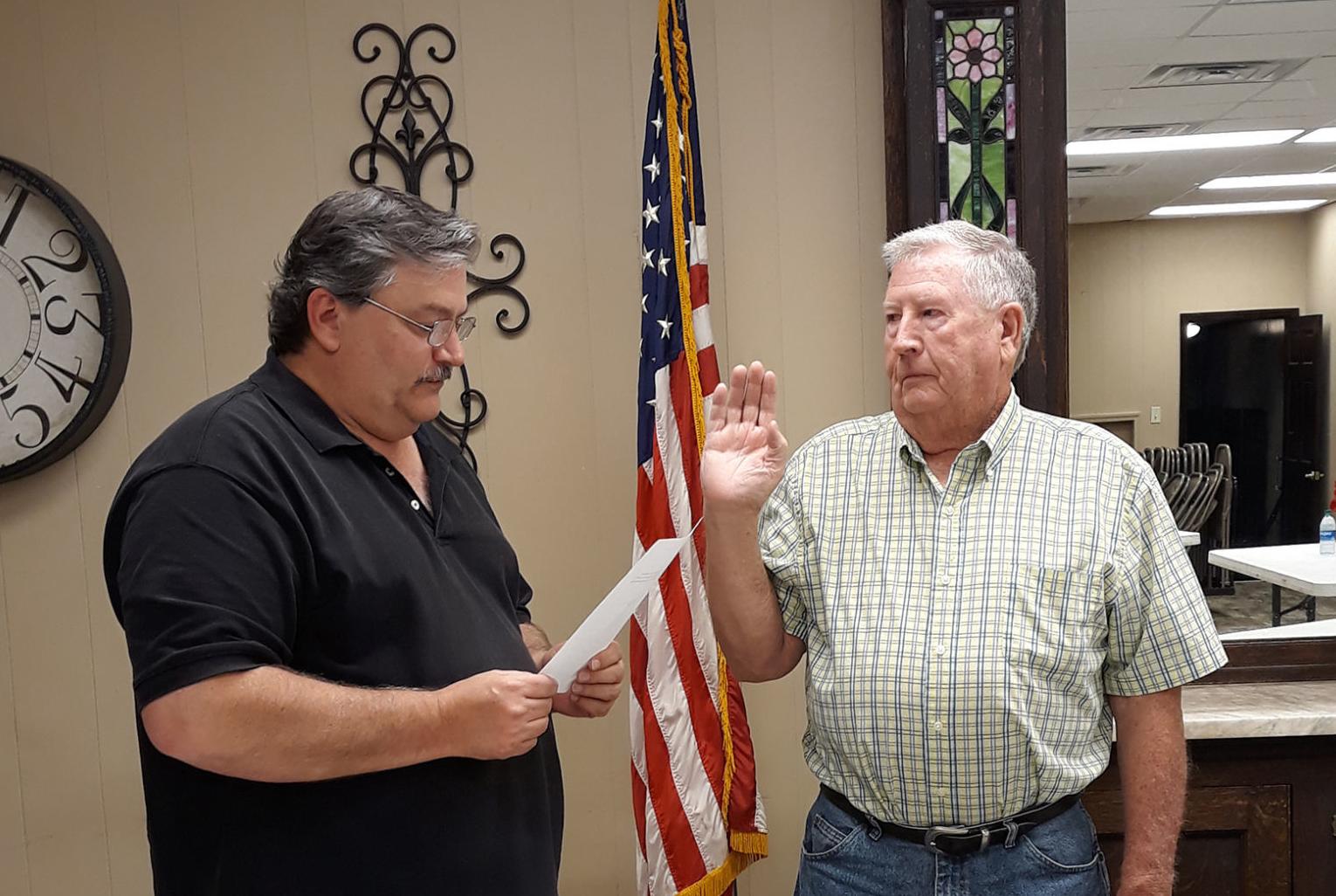 Thomas sworn in to Colbert council
